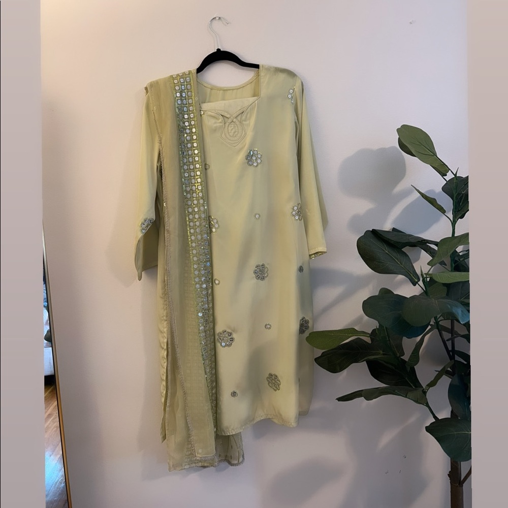 Punjabi shalwar kameez suit Pakistani Indian dress